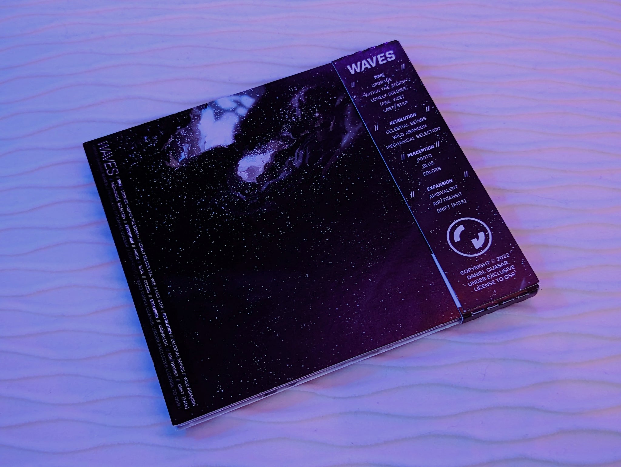WAVES (Digipak + OBI Edition)